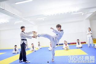 约吧大明星鹿晗打篮球图片,篮球场上的明星风采