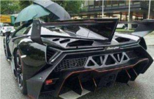 明星开跑车遇到下雨,明星驾驭跑车演绎速度与激情