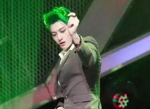 明星男芭比,揭秘明星男芭比的时尚传奇